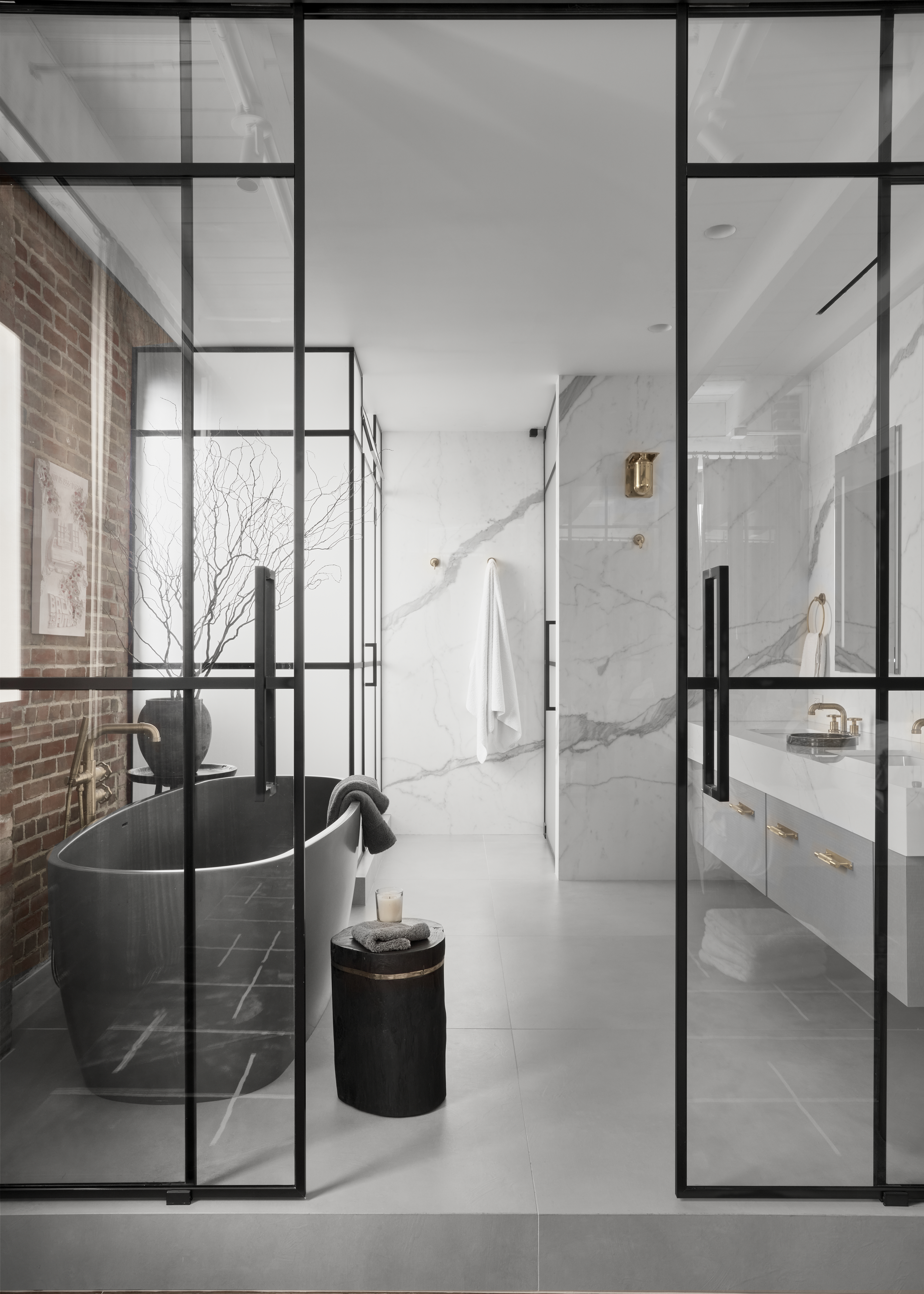 045 Master Bathroom.png