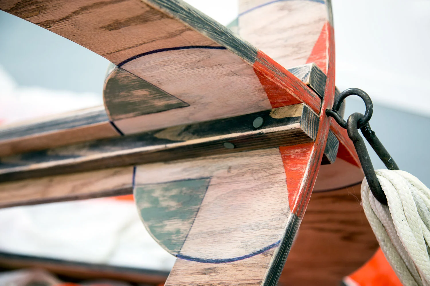web-parachute-frame-back-hook.jpg