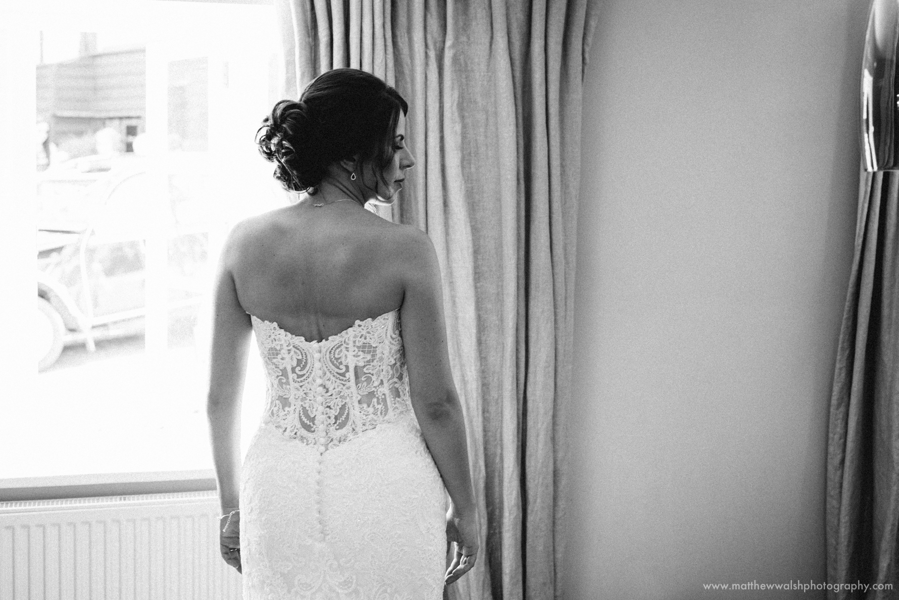 The bride looking beautiful and sophisticated all ready to go