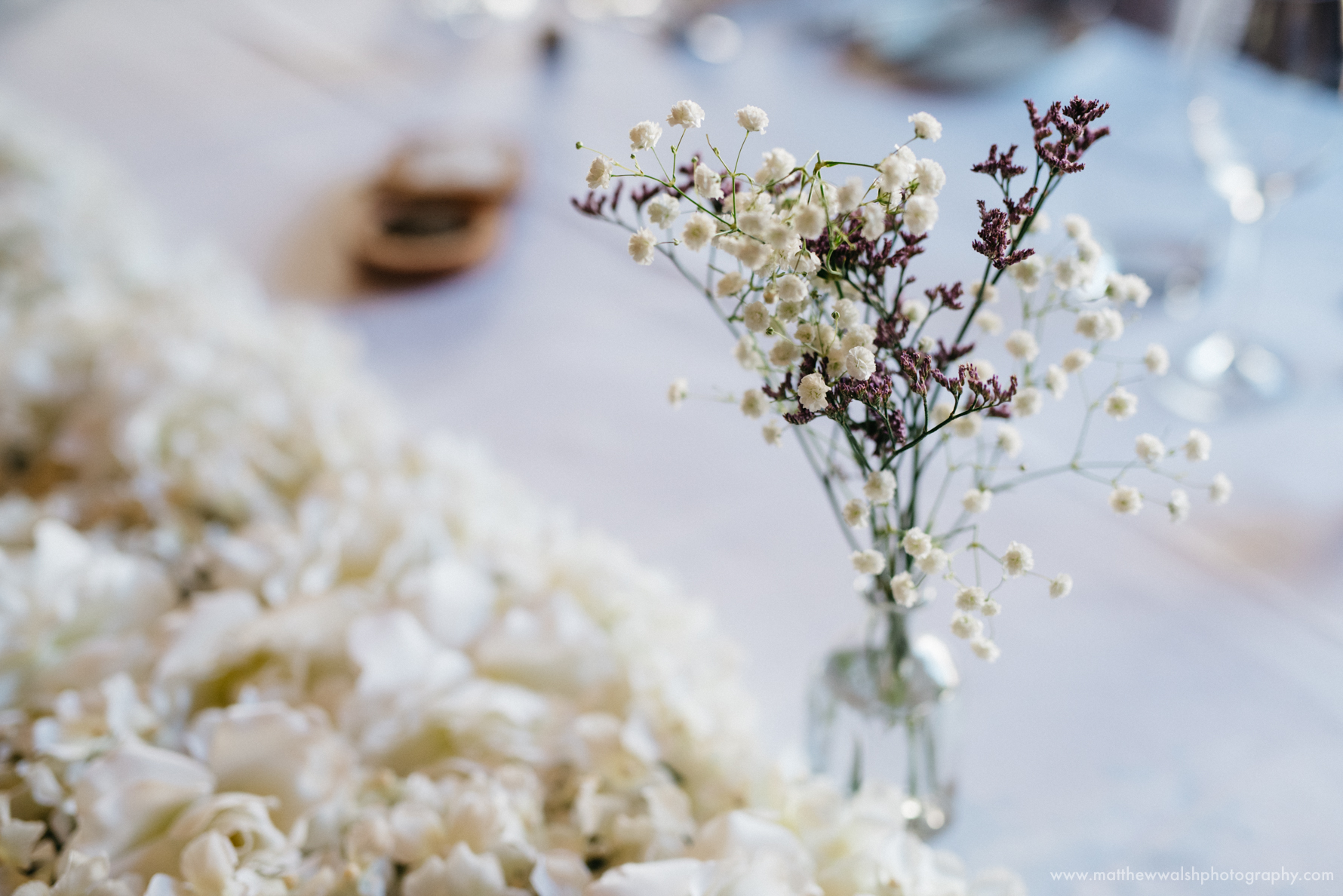 Simple but stylish table flowers