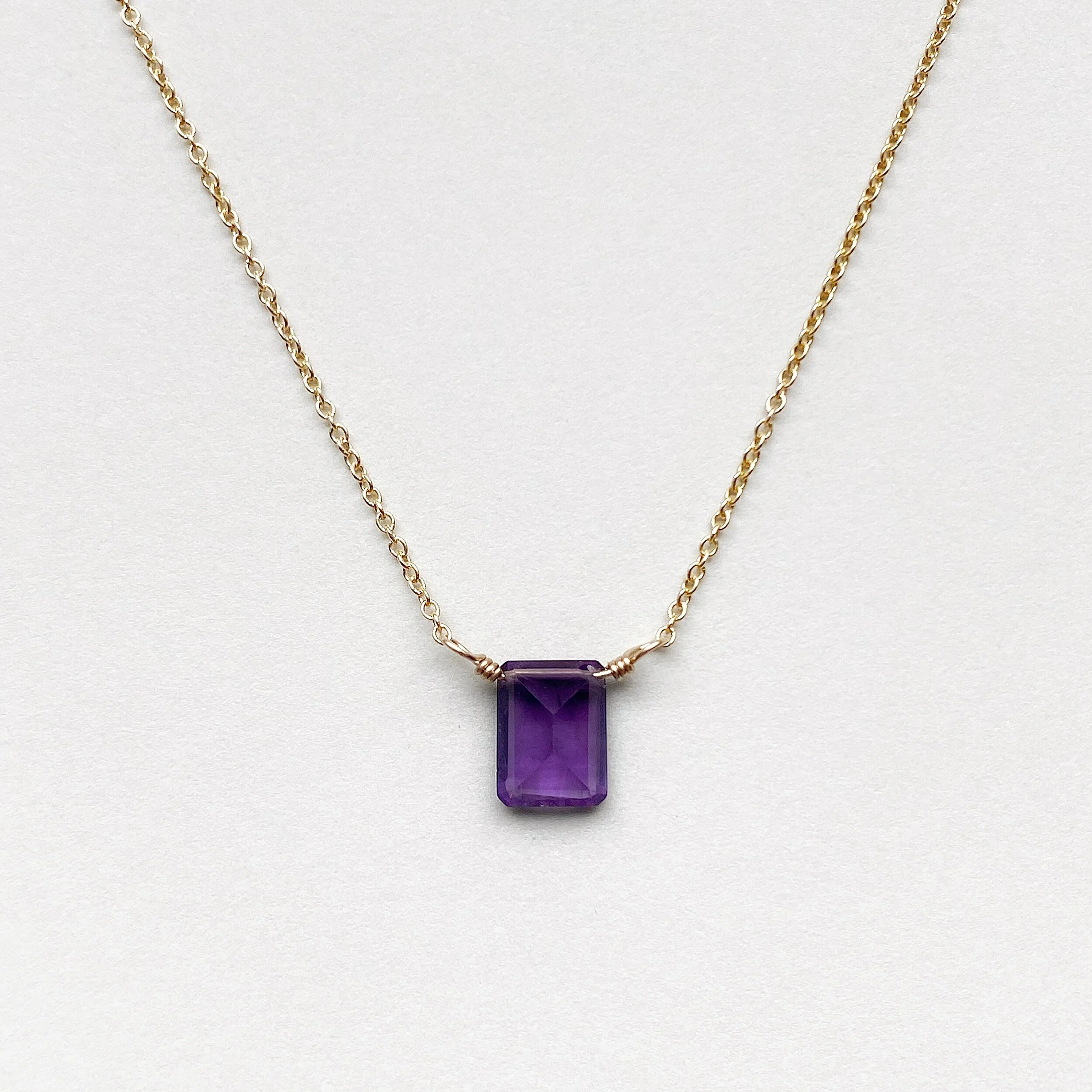 amethyst_floating_gemstone_necklace_01.JPG