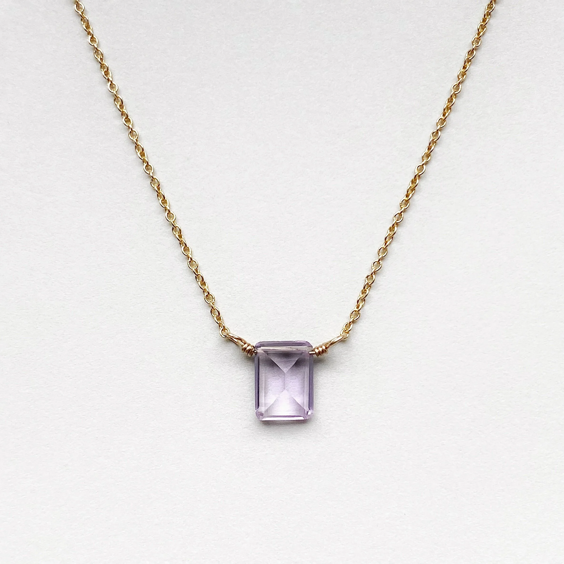lightamethyst_floating_gemstone_necklace_01.JPG