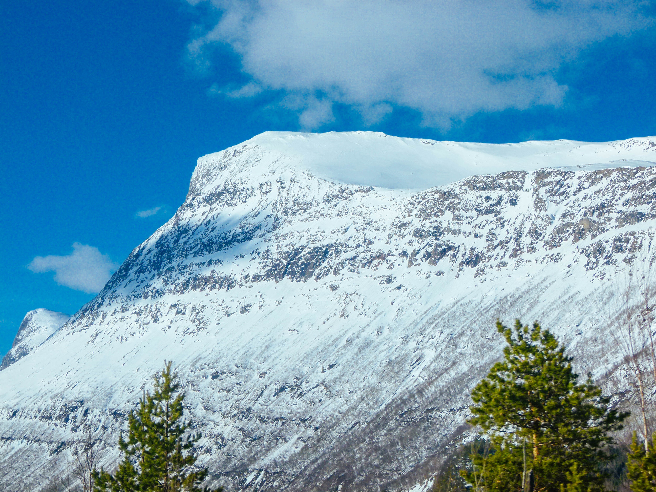 winter road trip arctic circle