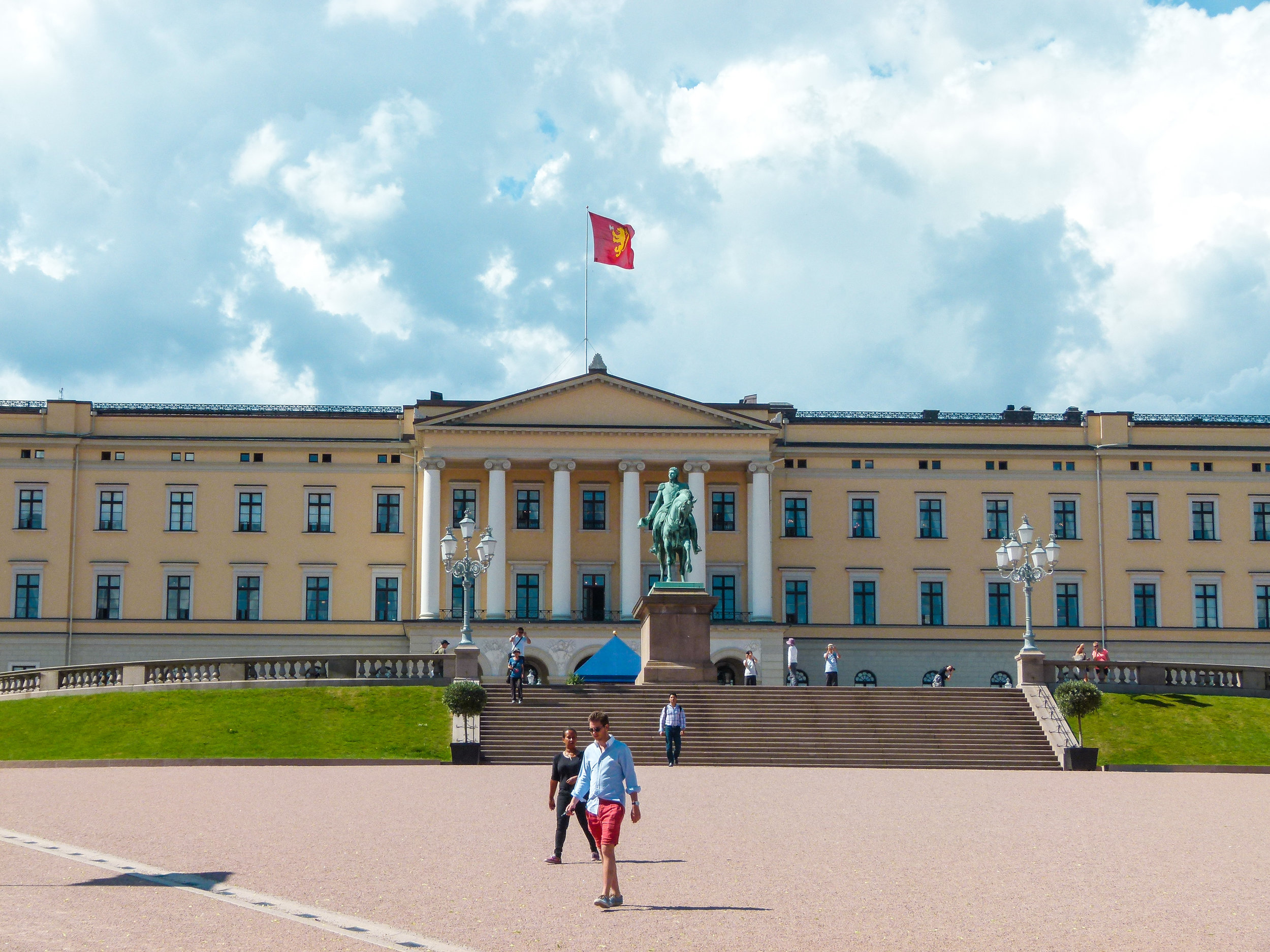 how to get to royal palace oslo from train station.jpg