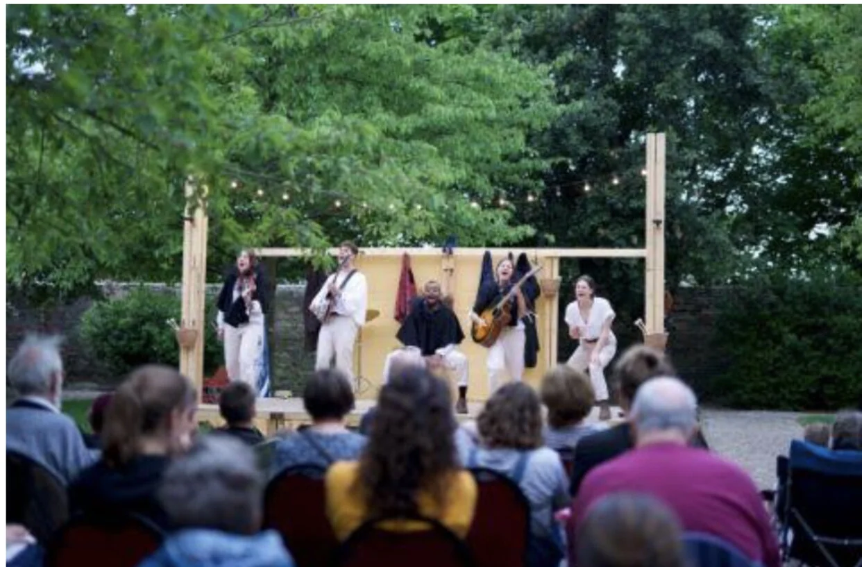 Romeo and Juliet in the Sandringham House Gardens by the Theatre company The Three Inch Fools