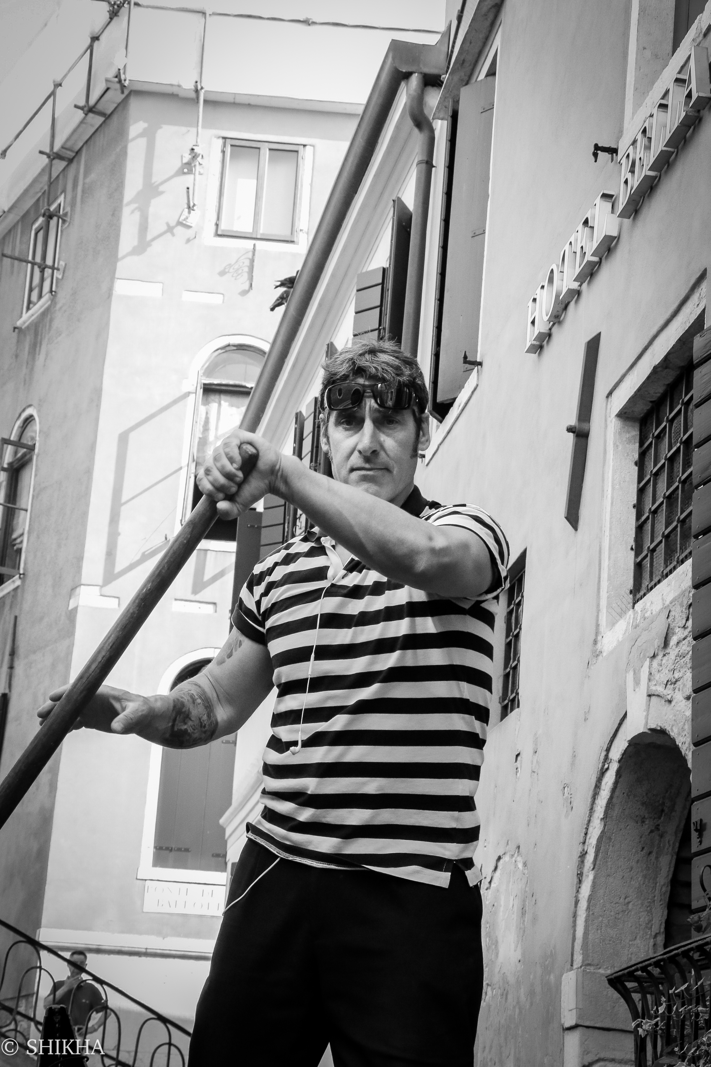 A handsome gondolier!