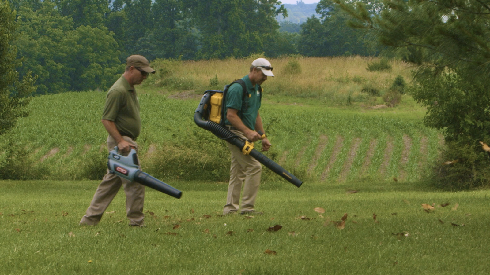 two-stroke-gas-powered-leaf-blowers-2.png