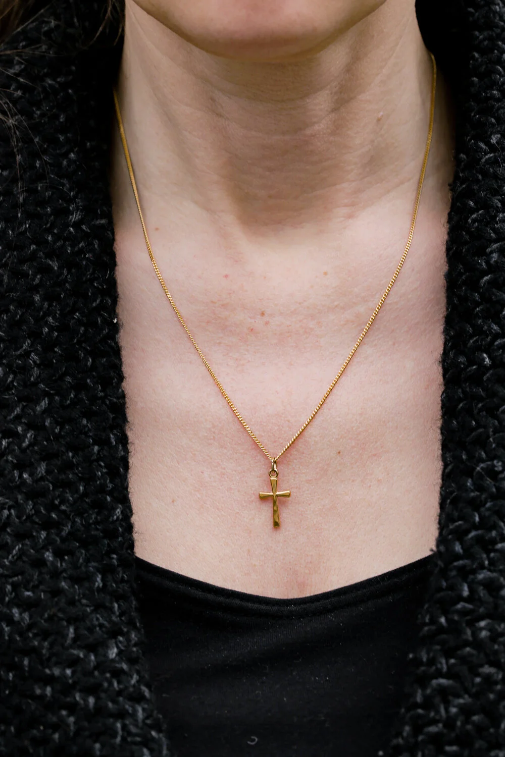 Petite simple gold vermeil cross — SAGRADA