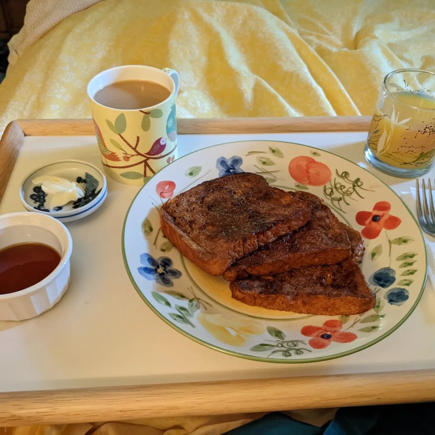 42 is the answer to &quot;what age did I become and get bday French toast breakfast in bed?&quot; 
Delicious food by @nathanlloyd4245
💖😀🥳.
#42 #hitchhikersguidetothegalaxy #hitchhikersguide #frenchtoast #breakfastinbed #birthdaybreakfast #thankful