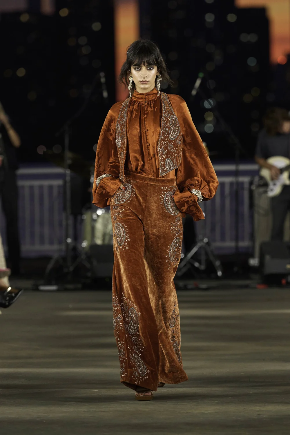 CARNELIAN METAL PAISLEY WASHED VELVET SET