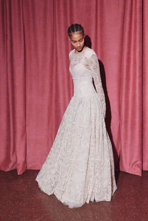 PEARL POWDER DENTELLE GRANDE DRESS