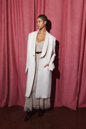 COAT AND DENTELLE CINQ DRESS