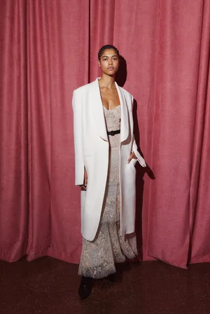 COAT AND DENTELLE CINQ DRESS