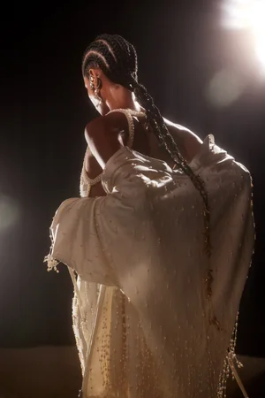 ASYMMETRIC PEARLS DEGRADÉ FRINGE