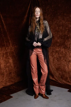 LACE FIL COUPÉ CAPED TOP AND BLUSH TROUSER