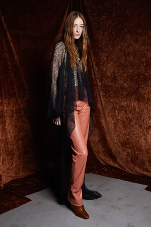 LACE FIL COUPÉ CAPED TOP AND BLUSH TROUSER