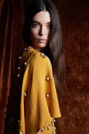 PENDANT MEDALLION OCHRE DRESS AND CAPE