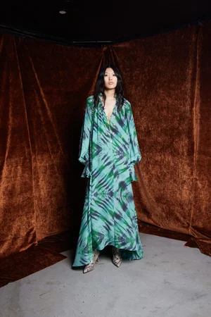 TIE-DYE PENDANT MEDALLION CAPED DRESS AND HALTER