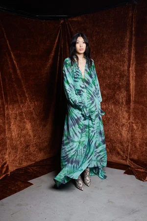 TIE-DYE PENDANT MEDALLION CAPED DRESS AND HALTER