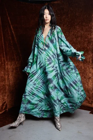 TIE-DYE PENDANT MEDALLION CAPED DRESS AND HALTER