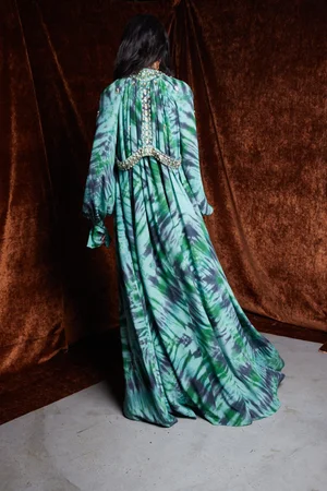 TIE-DYE PENDANT MEDALLION CAPED DRESS AND HALTER