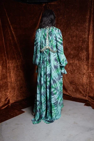 TIE-DYE PENDANT MEDALLION CAPED DRESS AND HALTER