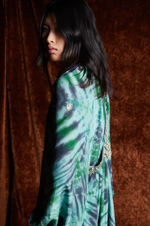 TIE-DYE PENDANT MEDALLION CAPED DRESS AND HALTER