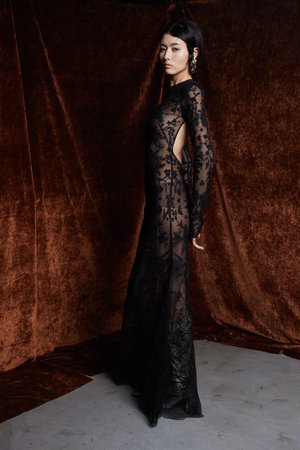 CHANTILLY LACE NOIR SLEEVED DRESS