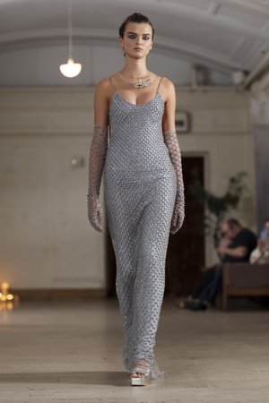 WATER BLUE RETE CRISTAUX DRESS AND GLOVES