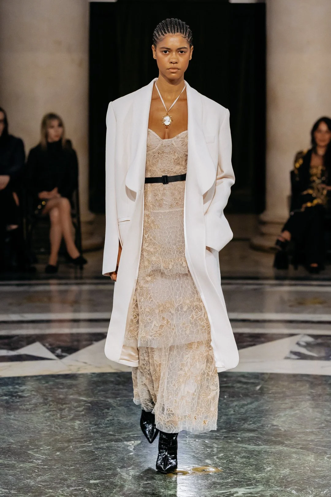 COAT AND DENTELLE CINQ DRESS