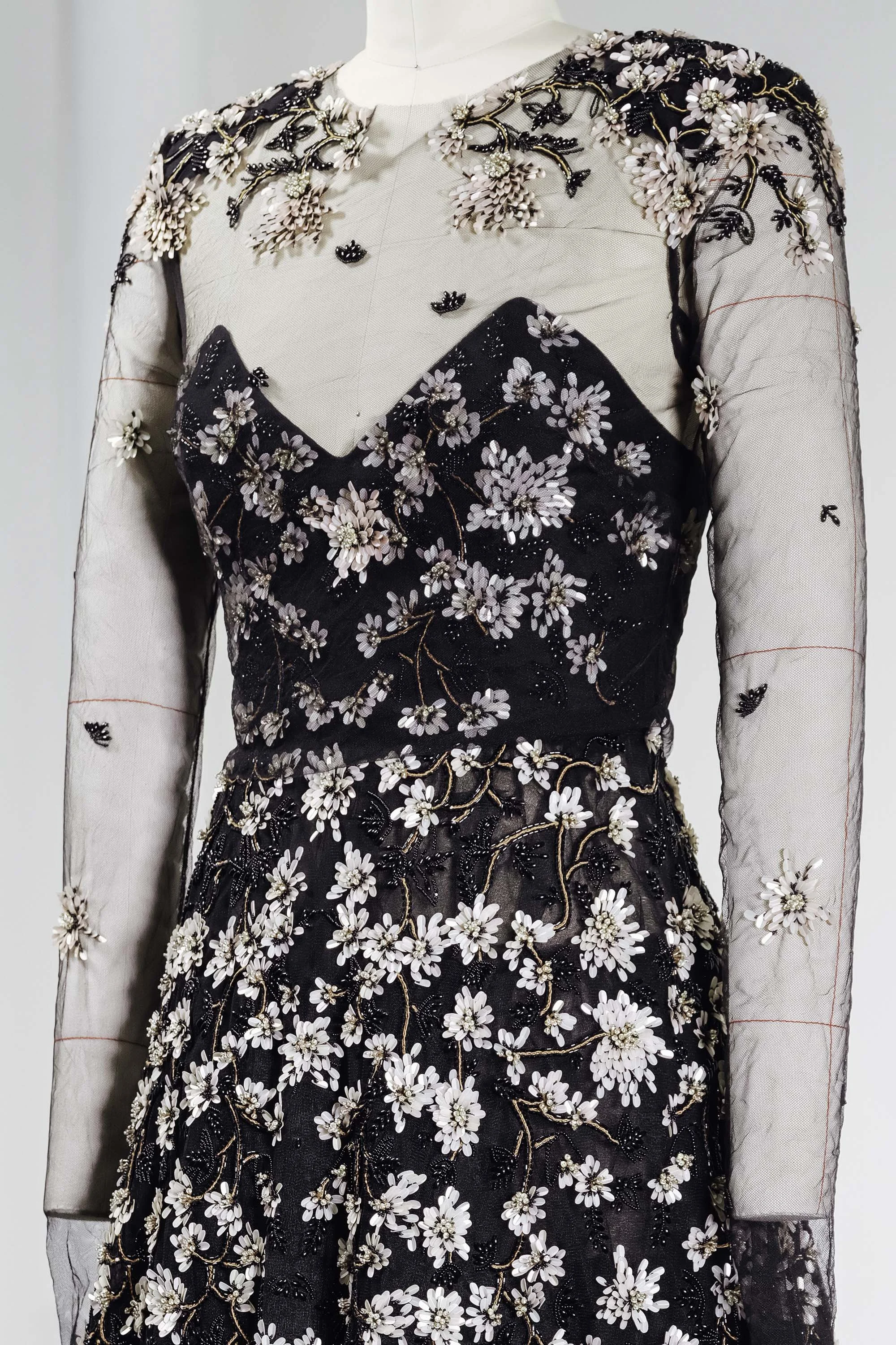 PEARLESCENT DENTELLE TOP