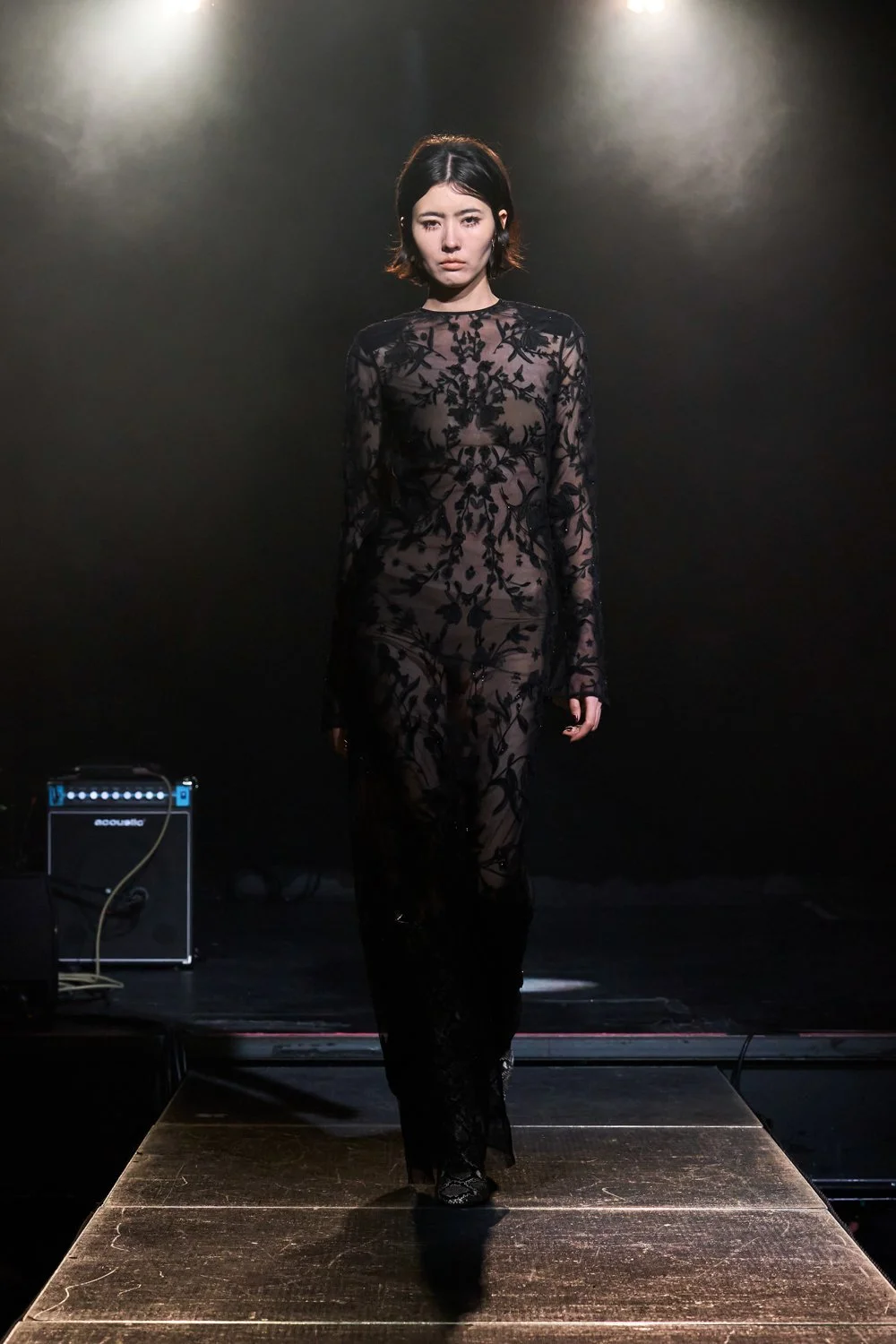 CHANTILLY LACE NOIR SLEEVED DRESS