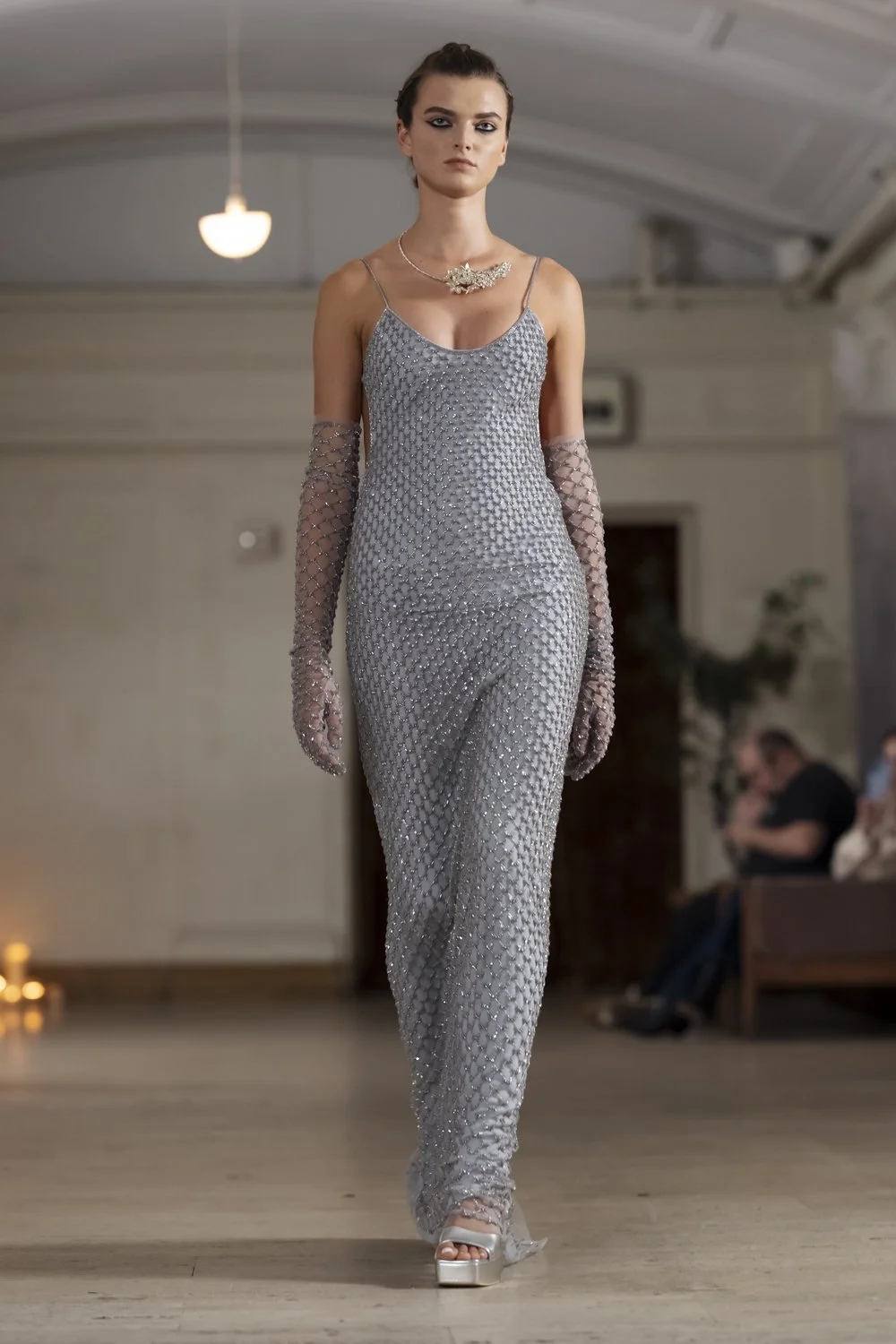 WATER BLUE RETE CRISTAUX DRESS AND GLOVES