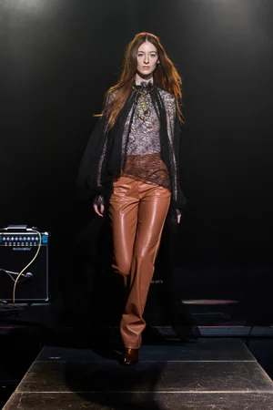 LACE FIL COUPÉ CAPED TOP AND BLUSH TROUSER