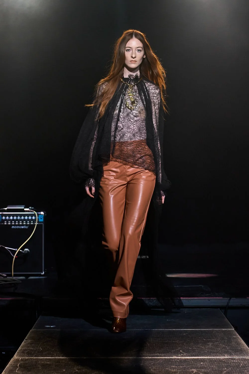 LACE FIL COUPÉ CAPED TOP AND BLUSH TROUSER