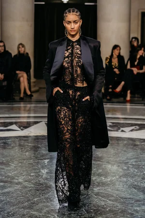 CREST COAT AND DENTELLE SET
