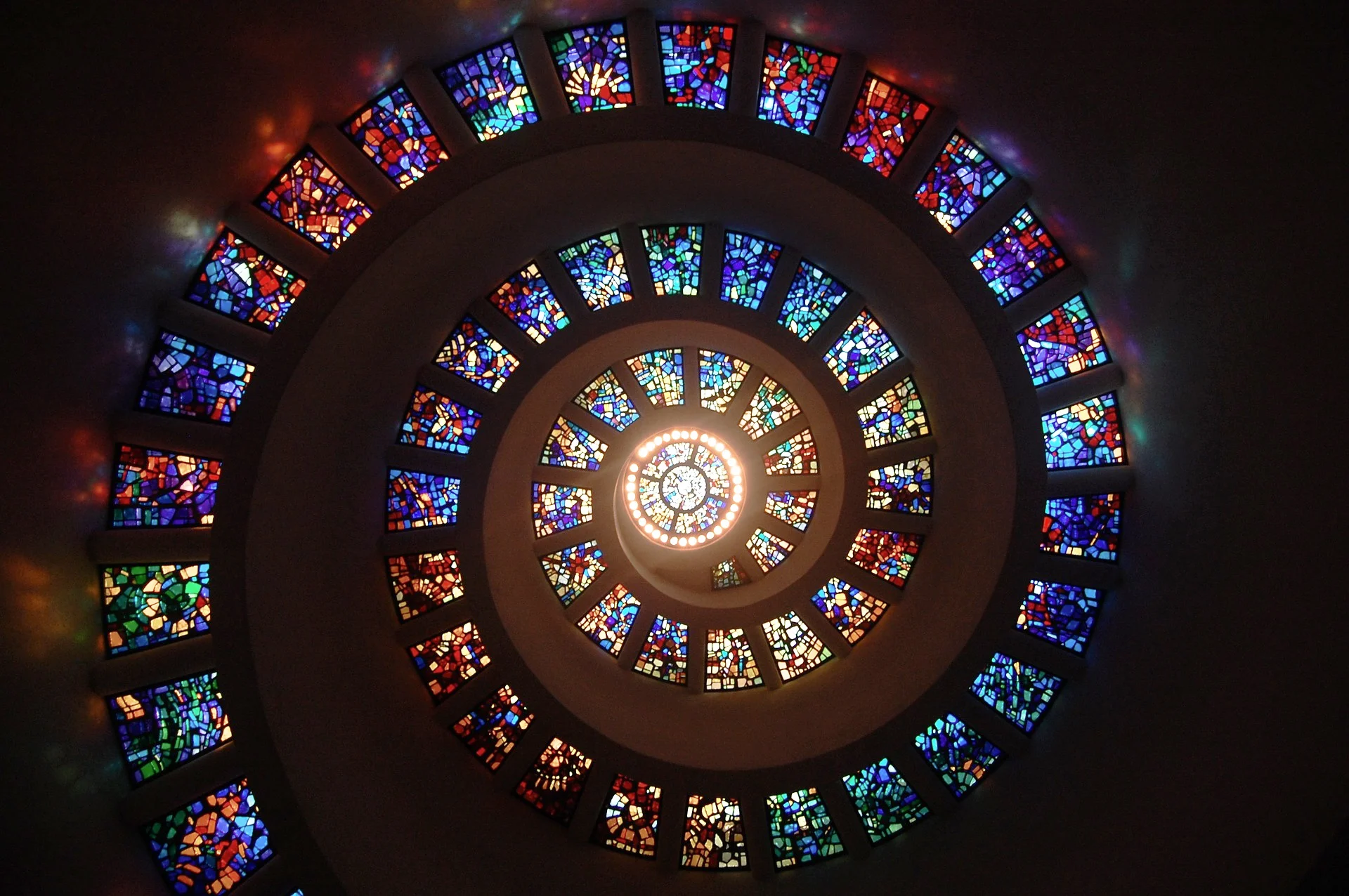 stained-glass-1181864_1920.jpg