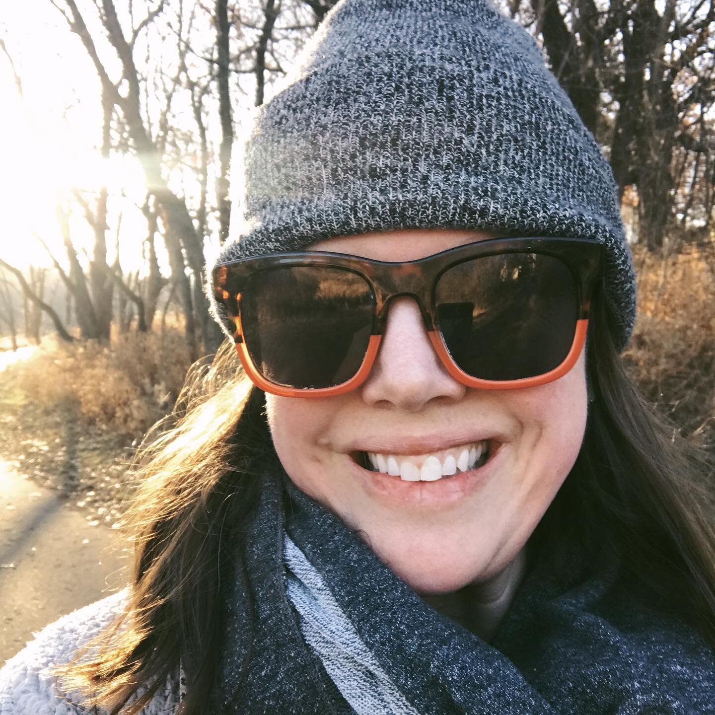 This is the look of a girl who wrapped on a very long freelance job today and rewarded herself with the glowiest winter walk there ever was. ✨🕶