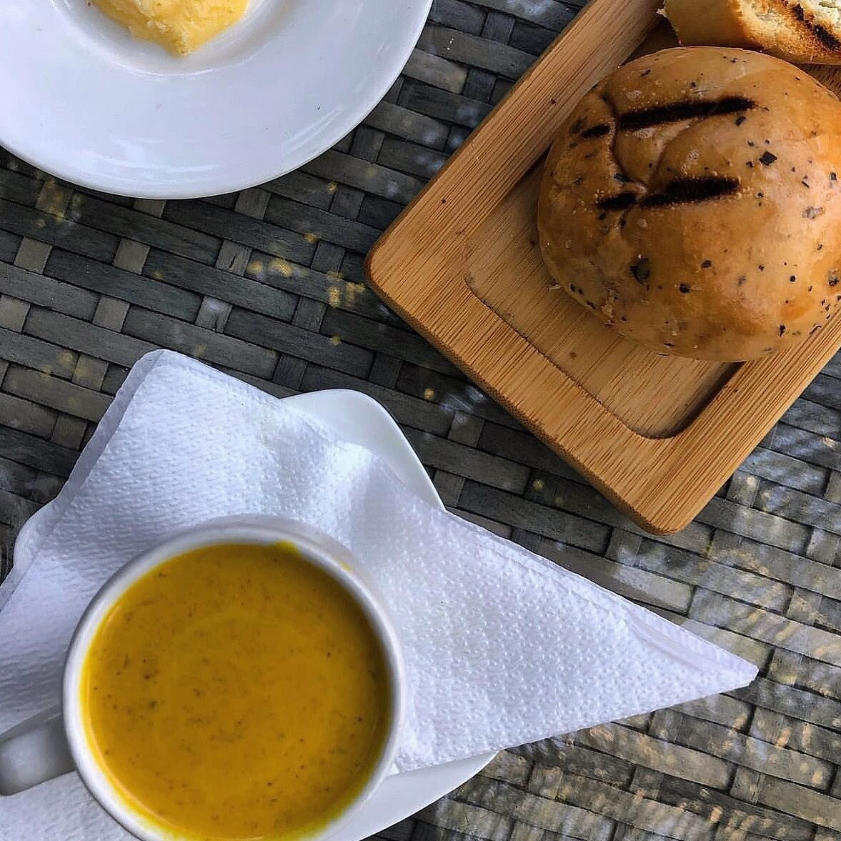 Thank you @tastybit3s for sharing this wonderful photo of our delicious and creamy butternut soup! Perfect for those cold winter days and nights we are experiencing! Remember that @harrysgrillscr is still open on Friday&rsquo;s and weekends, and stri