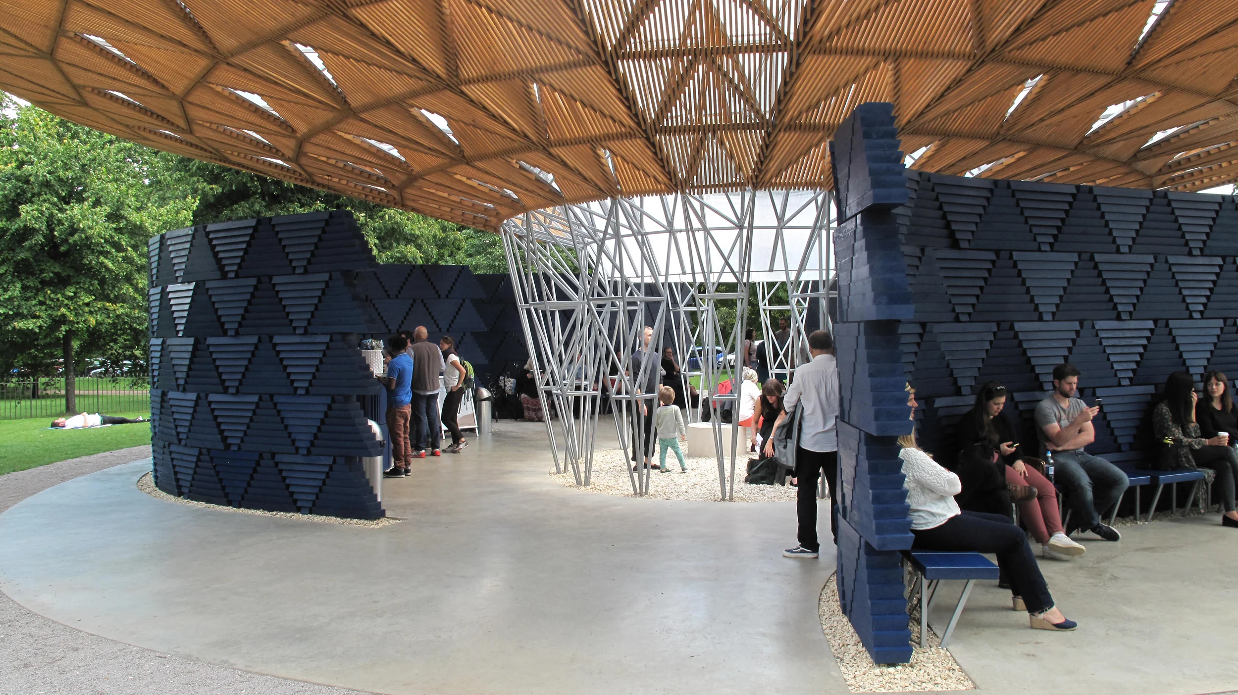 Serpentine_Pavilion_11_toitoitoiluv.jpg
