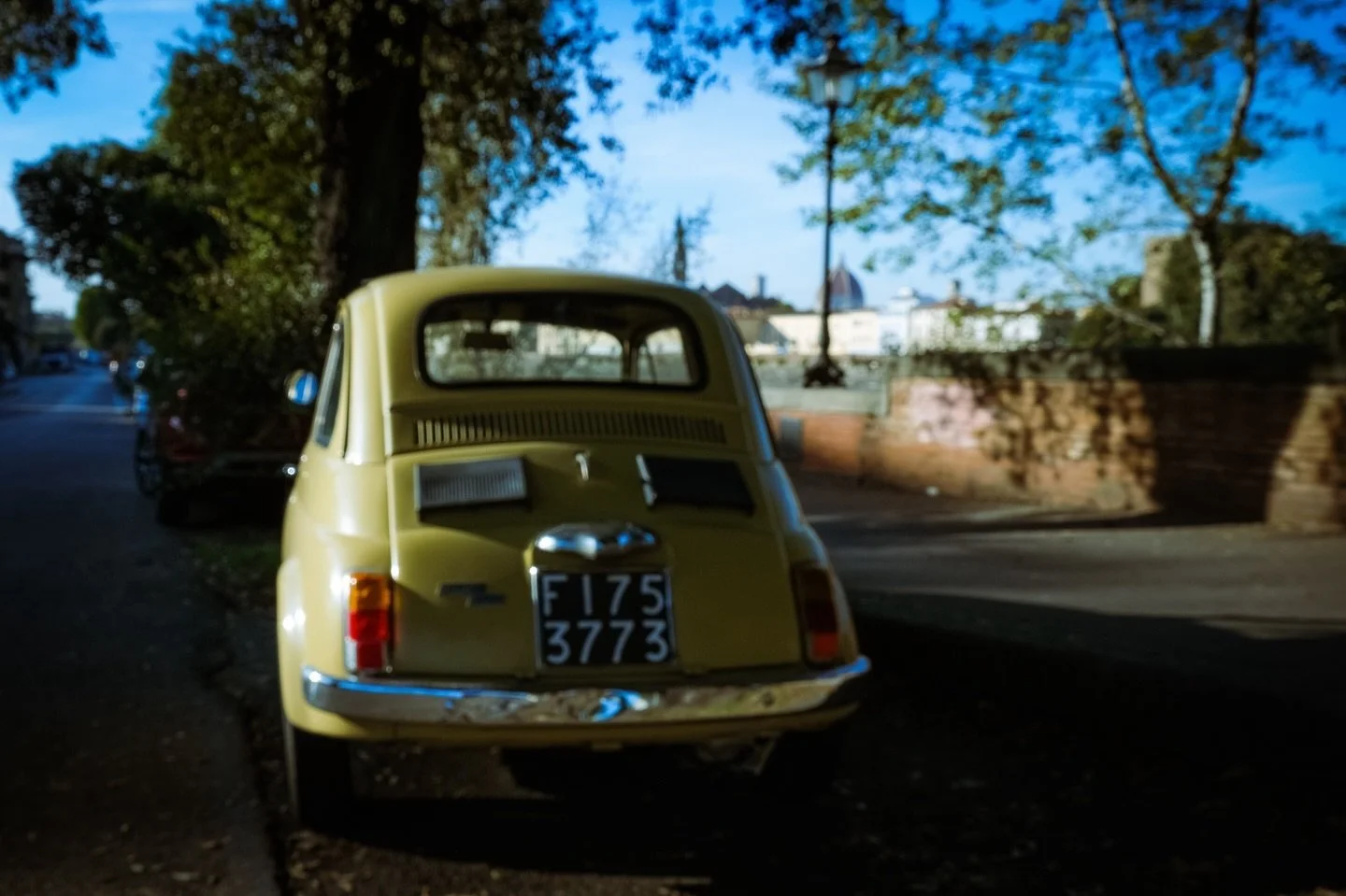 Keep noticing the light. 

Studies show it keeps your inner darkness at bay. Not even making that up. 

#firenze #florence #travelphotography #travelblogger #thesubjectislight #lightlover