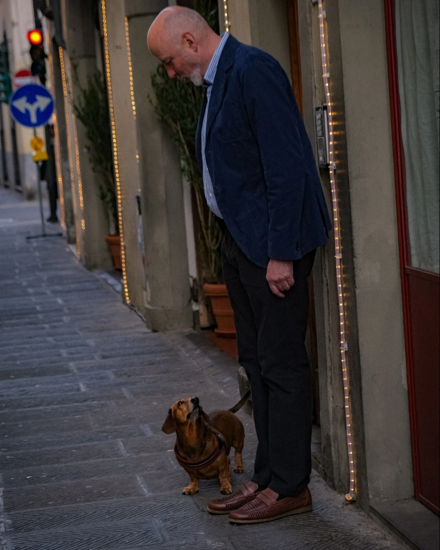 Making friends. 

@robertlemayartist 

#firenze #florencetravel #travelphotography #florencephotography #florencestreet