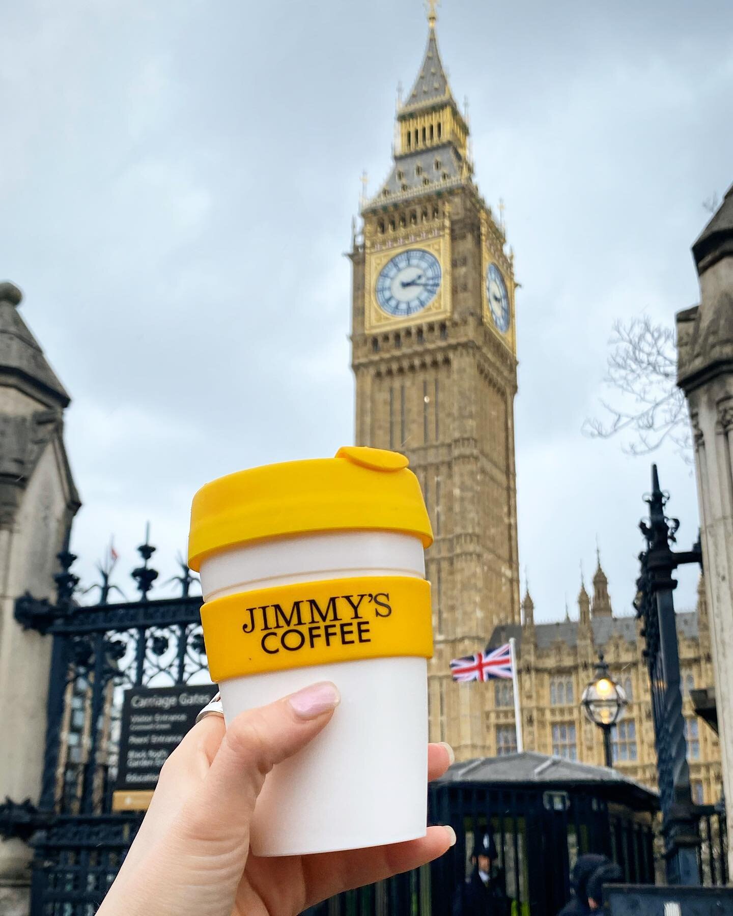 Do you take your Jimmy&rsquo;s with you everywhere you go? 

🏴󠁧󠁢󠁥󠁮󠁧󠁿✈️☕️💛

Send us photos of where you take your Jimmy&rsquo;s traveller! 
#jimmysaroundtheworld #aroundtheworld #traveller #keepcup #thermos #coffeetogo #coffee #bigben #london 
