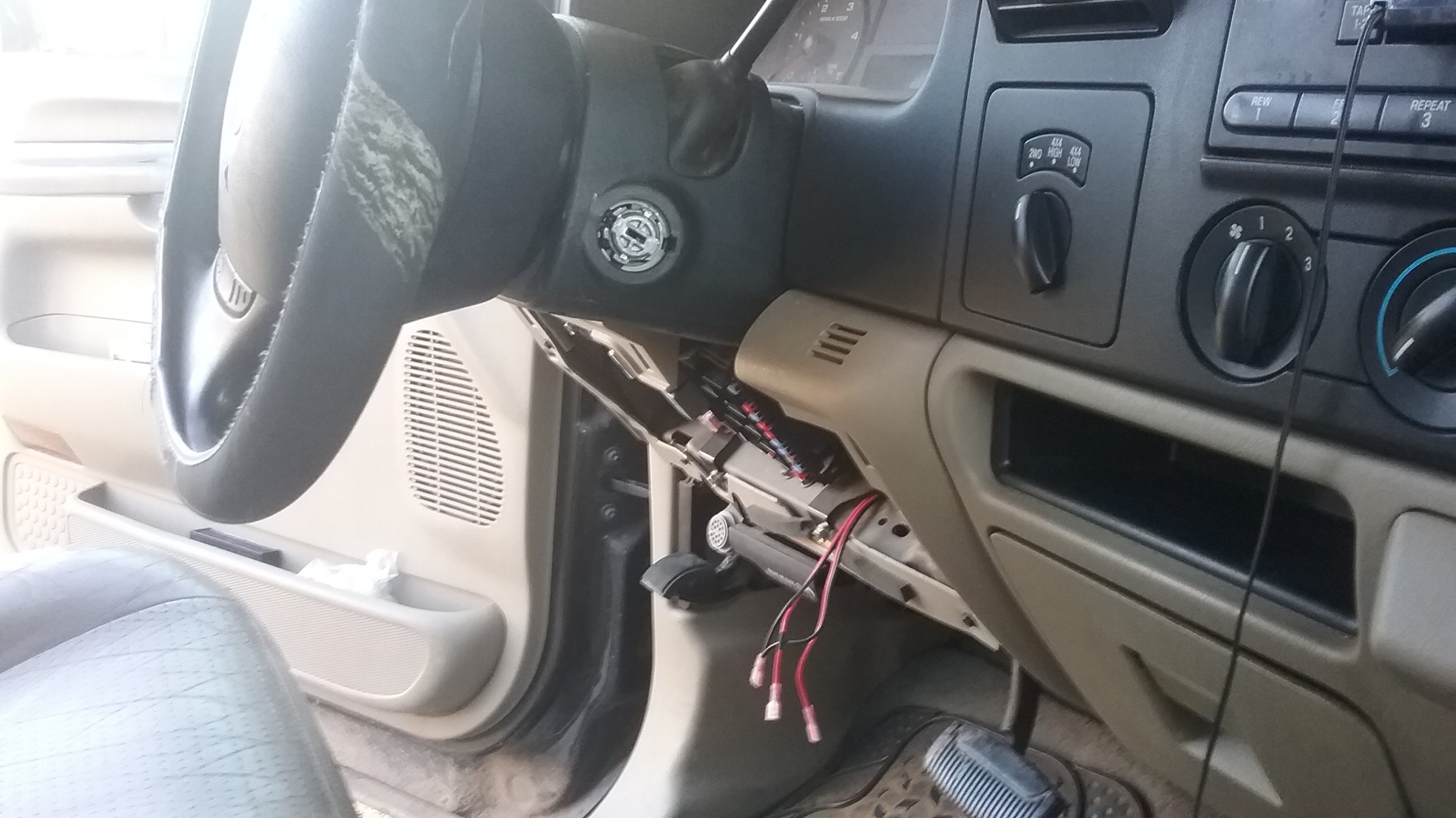 Another thwarted attempt at theft. This F-350 truck was secured with the RAVELCO Anti Theft Device! The thieves did their best; they did some damage; but they DID NOT succeed in taking this truck! Due to a properly installed and utilized RAVELCO Anti Theft Device, it didn't run and it didn't start. They were forced to abandon their efforts and move on.