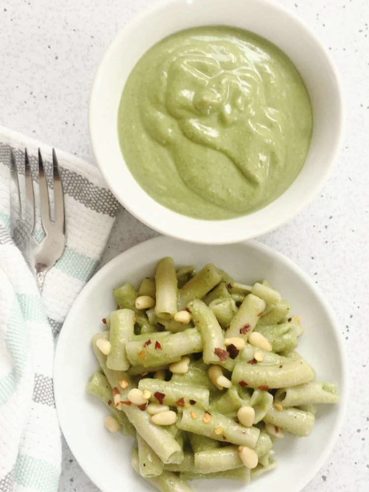 Creamy Avocado and Spinach Pasta 