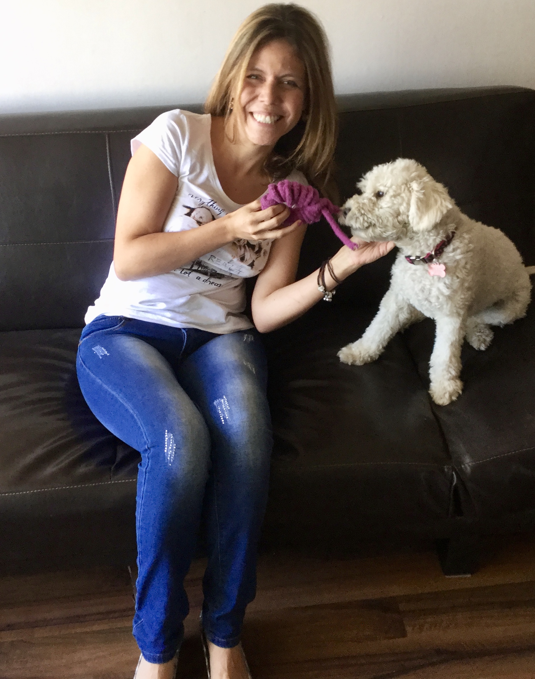 Pamela hanging out with Suri.