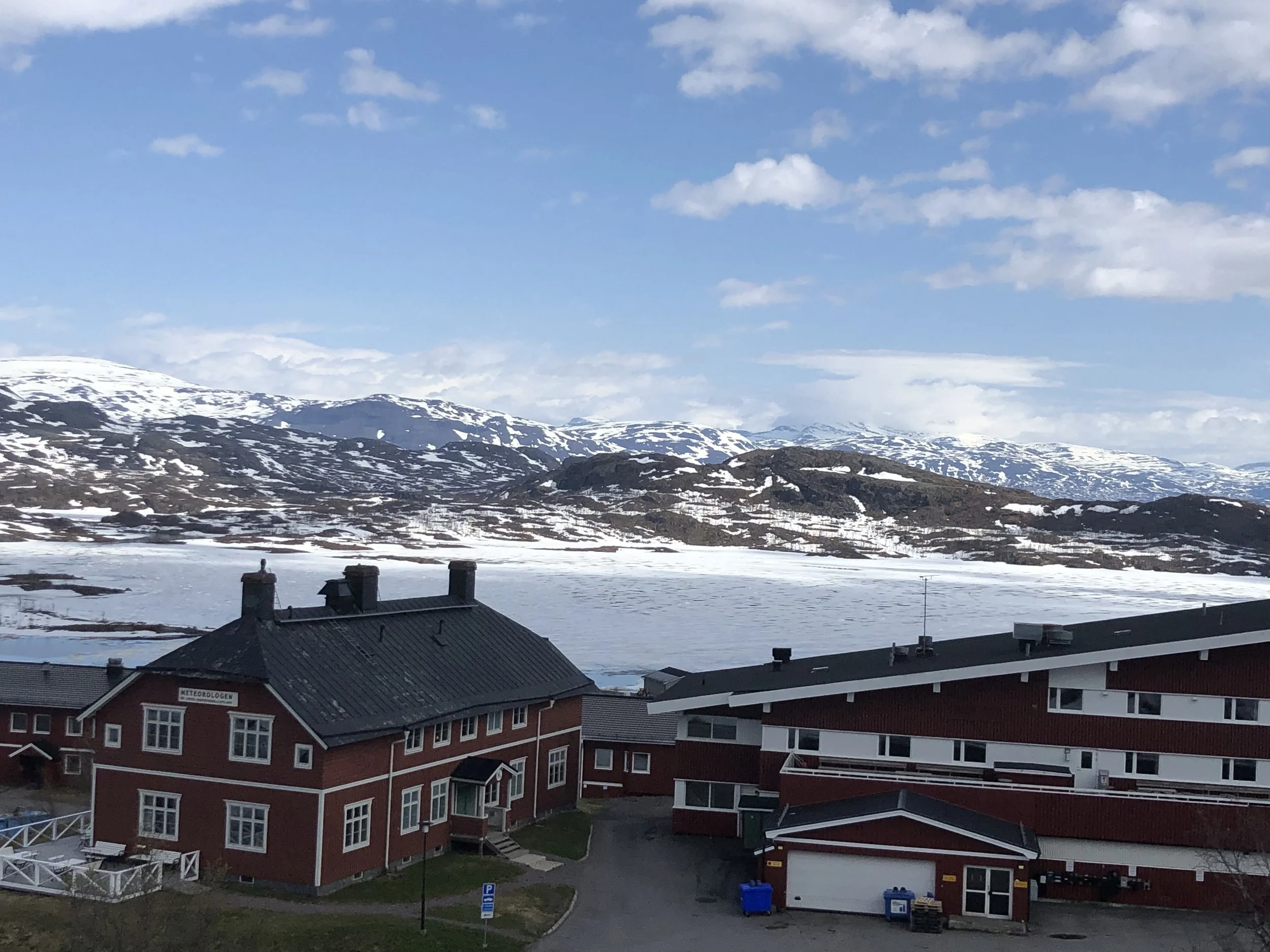 This ski area seemed to be only accessible by train. The lake in the background was still frozen when we passed trough, we could tell the ice would not last long.