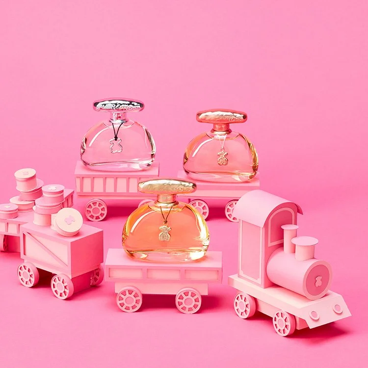 Piezas realizadas en papel y cartulina para escenografía y fotografía publicitaria para Tous. Papercut