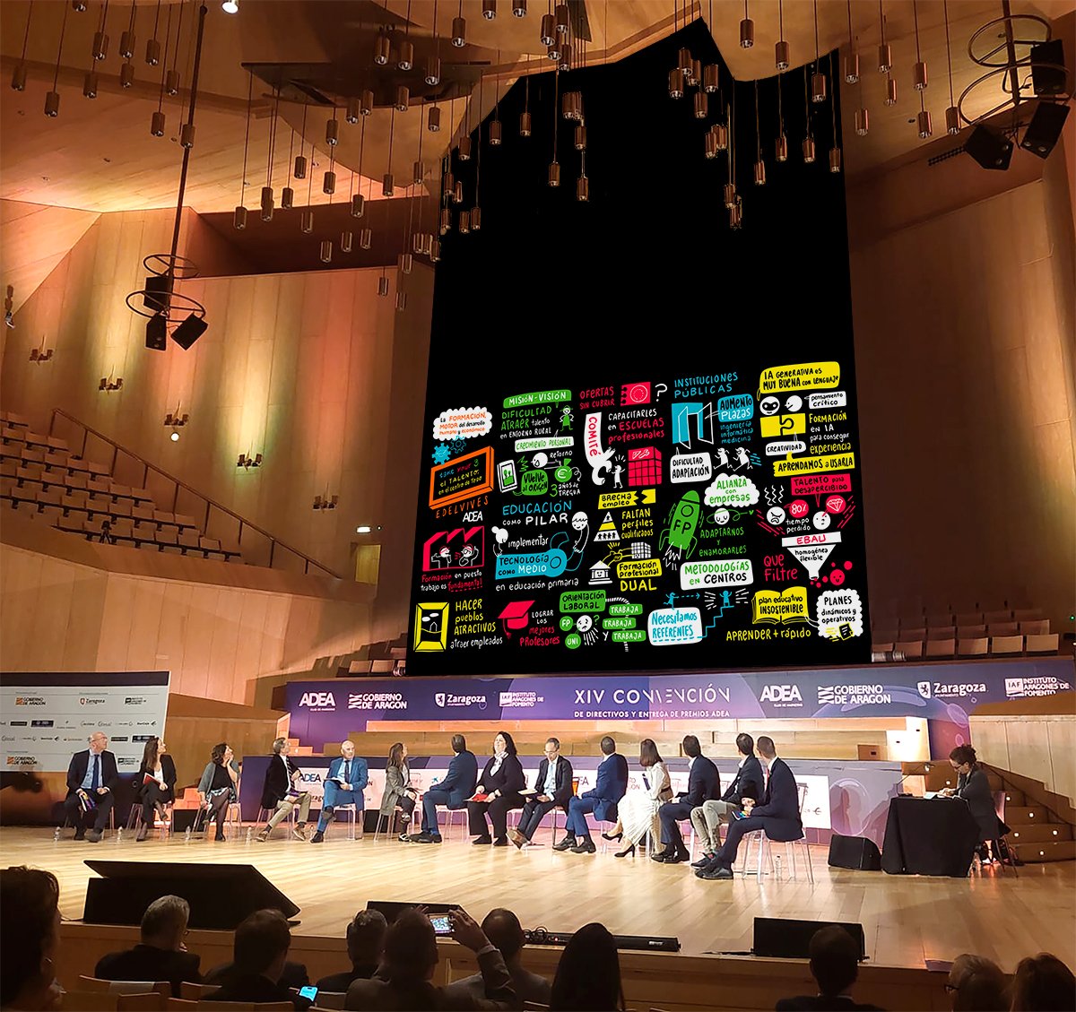 Graphic recording en directo de las mesas redondas del evento Take Your Three de Edelvives en la que profesionales y expertos del sector comentan acerca de la educación y la formación profesional, tanto el presente como el futuro