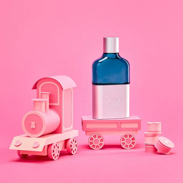 Piezas realizadas en papel y cartulina para escenografía y fotografía publicitaria para Tous. Papercut